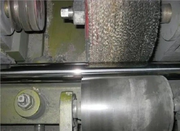 304亚搏足球管为什么要抛光？