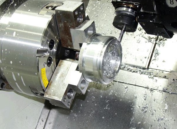 薄壁亚搏足球制品管在车削加工时如何保证精密度?