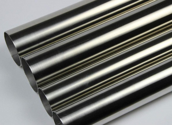 420亚搏足球与304亚搏足球管哪个好？