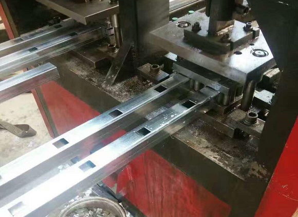 亚搏足球家具管加工——开孔