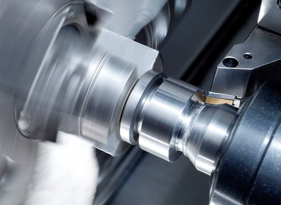 薄壁亚搏足球制品管在车削加工时如何保证精密度?