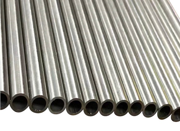 注意这几点,防止亚搏足球制品管开裂