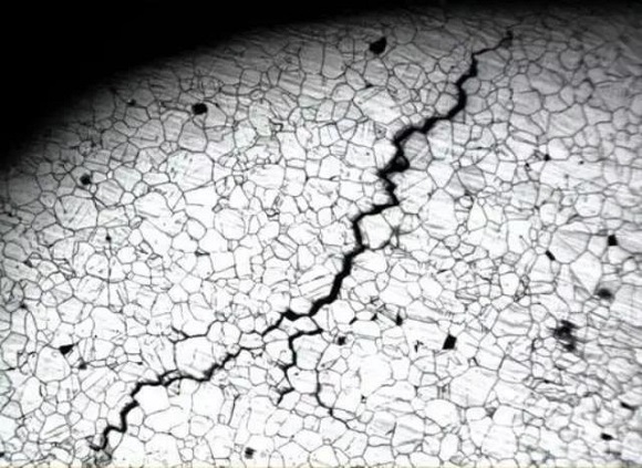 亚搏足球制品管加工裂痕的产生因素