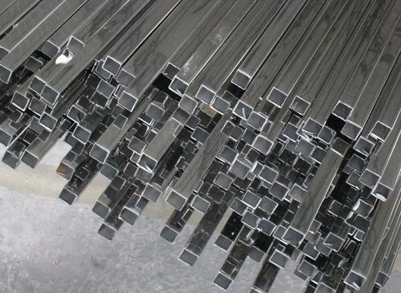 304亚搏足球管许用应力是多少