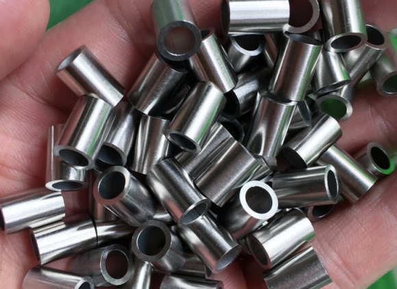 316和316l亚搏足球管区别