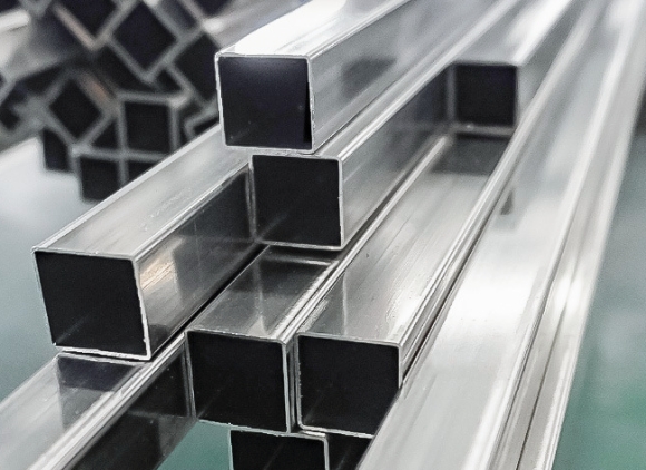 304亚搏足球管表面刮伤的原因