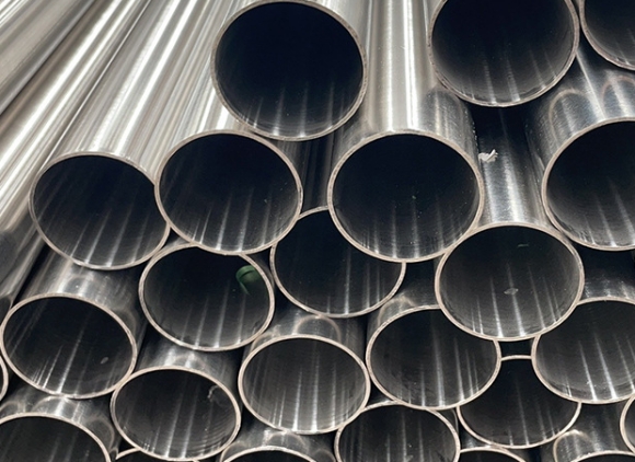 201亚搏足球容易生锈吗