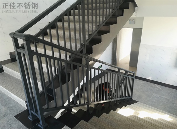 护栏亚搏足球方管2