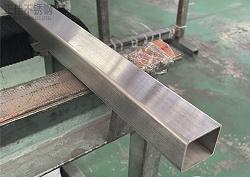 304亚搏足球方管拉丝